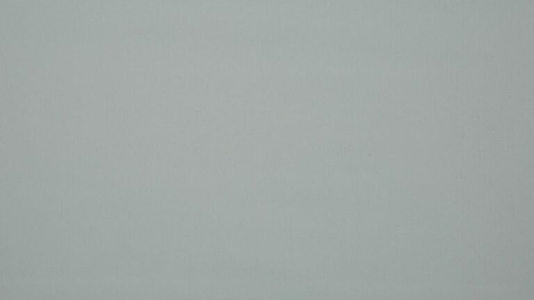 <span class="fabric-name">Fabric: </span>Dream <br><span class="fabric-name"> Colour: </span>Silver